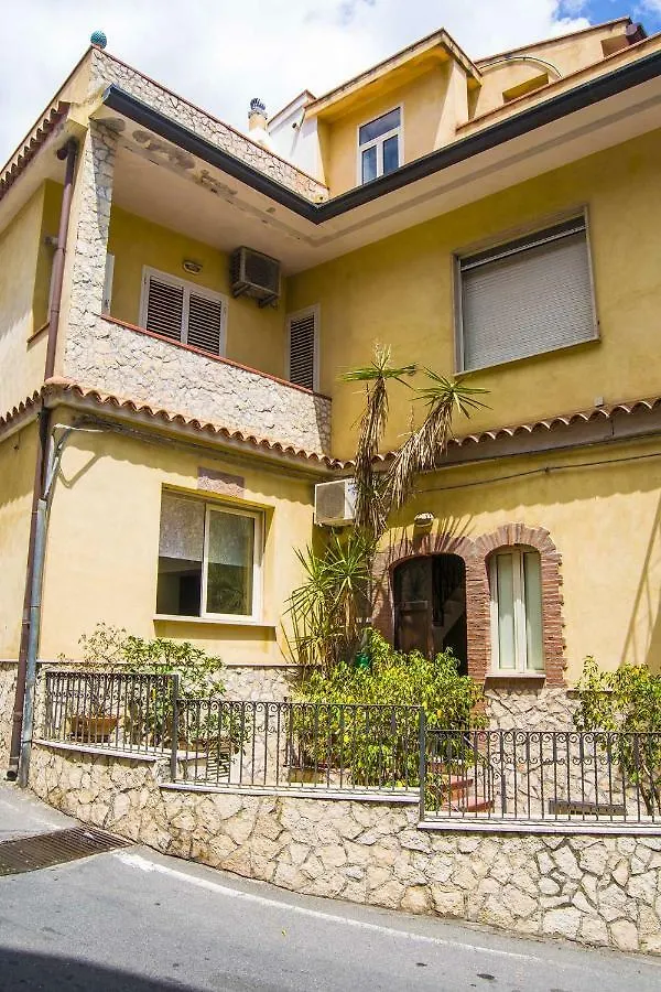 Nonna Peppina Central Apartments تاورمينا